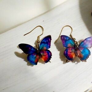 🎀 Buy 2 get 1 FREE pair of earrings